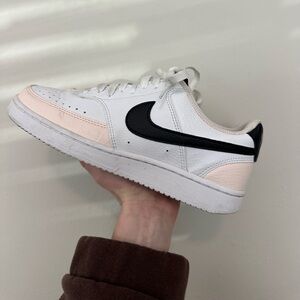Nike White and Black Low-Top Sneakers